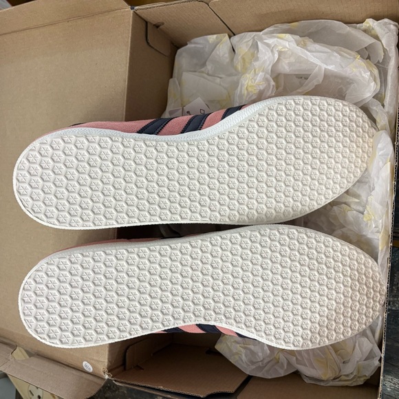 Adidas Gazelle Suede Sneakers Pink/Black Classic Casual Shoes - Picture 3 of 6